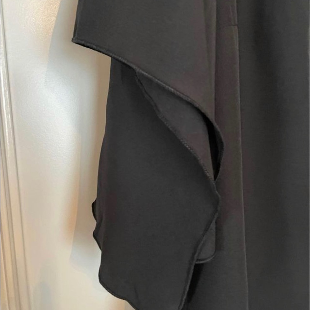 Black V-Neck Plus SZ Top. 3X - Picture 3 of 6
